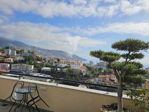 Vendo penthouse t4 nos barreiros vista funchal.