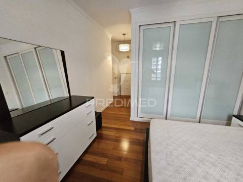 Vendo penthouse t4 nos barreiros vista funchal.