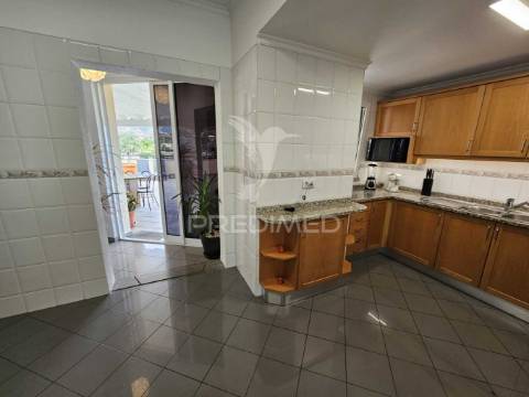 Vendo penthouse t4 nos barreiros vista funchal.
