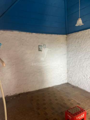 Moradia em pedra,com terreno (1.000m2) e 2 palheiros