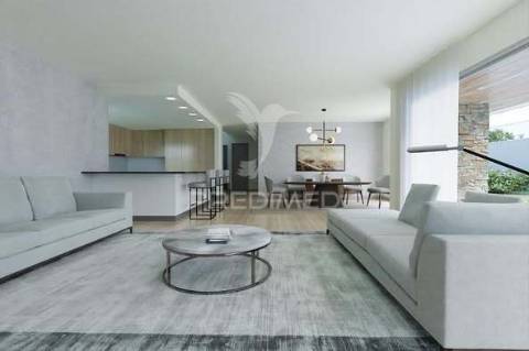 Moradia independente t5 com piscina privada