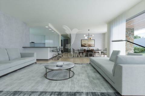 Moradia independente t5 com piscina privada