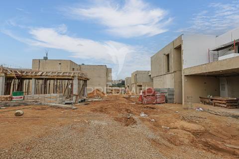 Moradia independente t5 com piscina privada