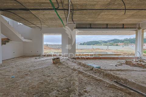 Moradia independente t5 com piscina privada