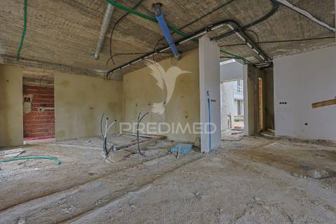 Moradia independente t5 com piscina privada