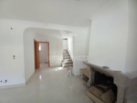 Moradia t3+2  remodelada