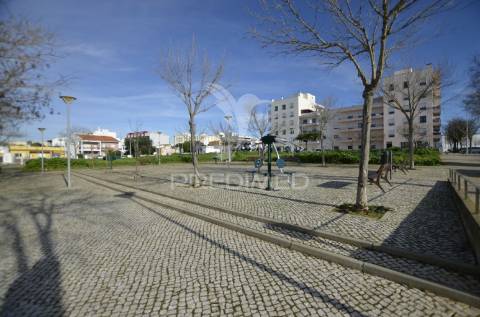 Terreno para construção de hotel ou superfície comercial com 170 lugares (mínimo)