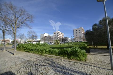 Terreno para construção de hotel ou superfície comercial com 170 lugares (mínimo)