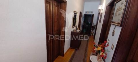 Moradia com 5 frações independentes