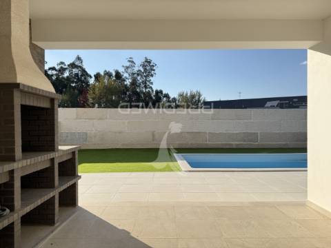 Moradia t4 nova -são mamede