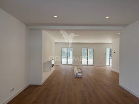 Moradia t4 nova -são mamede