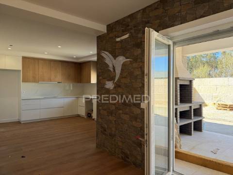 Moradia t4 nova -são mamede