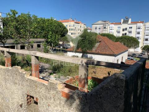 Terreno urbano com ruina rio de mouro, sintra