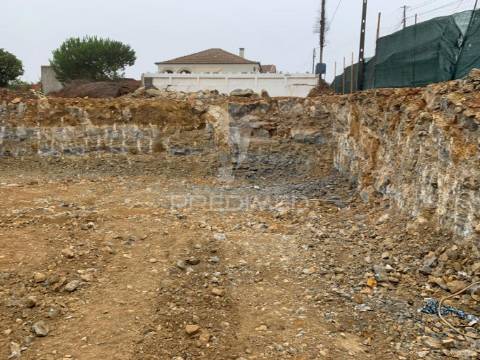 Terreno urbano com ruina rio de mouro, sintra