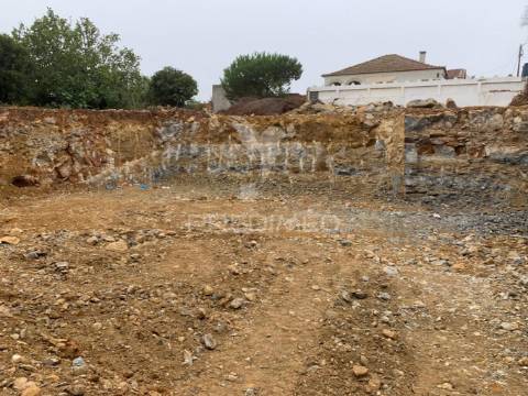 Terreno urbano com ruina rio de mouro, sintra