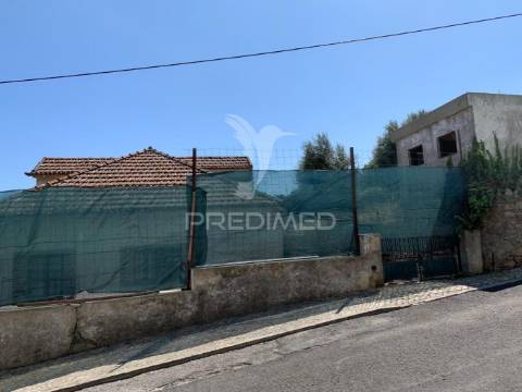 Terreno urbano com ruina rio de mouro, sintra
