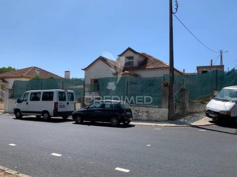 Terreno urbano com ruina rio de mouro, sintra