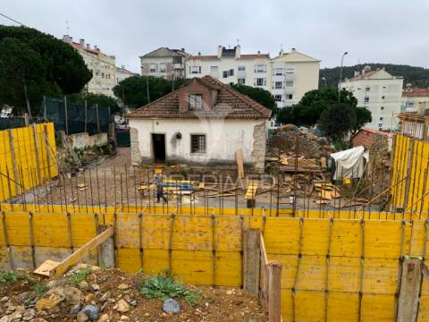 Terreno urbano com ruina rio de mouro, sintra