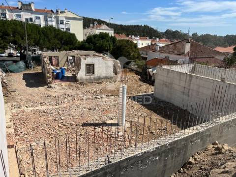 Terreno urbano com ruina rio de mouro, sintra