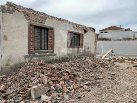 Terreno urbano com ruina rio de mouro, sintra