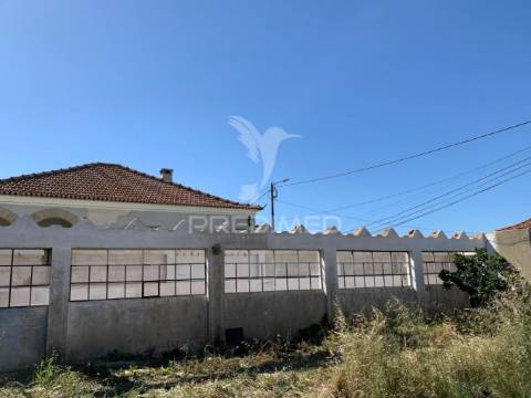 Terreno urbano com ruina rio de mouro, sintra