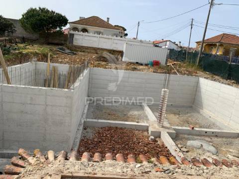 Terreno urbano com ruina rio de mouro, sintra