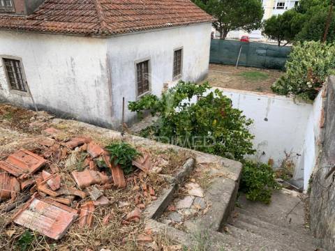 Terreno urbano com ruina rio de mouro, sintra