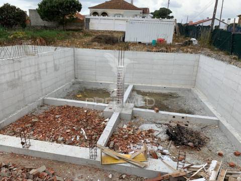 Terreno urbano com ruina rio de mouro, sintra