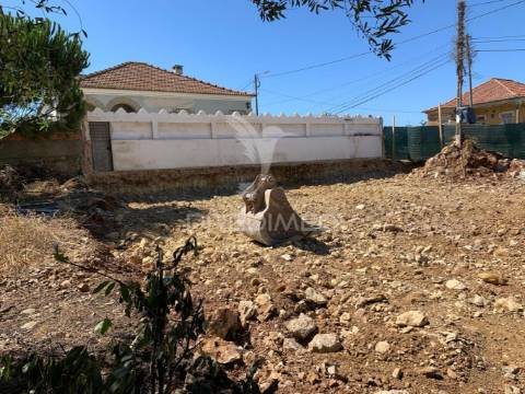 Terreno urbano com ruina rio de mouro, sintra