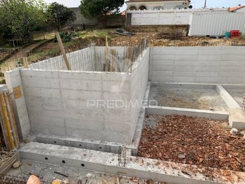 Terreno urbano com ruina rio de mouro, sintra