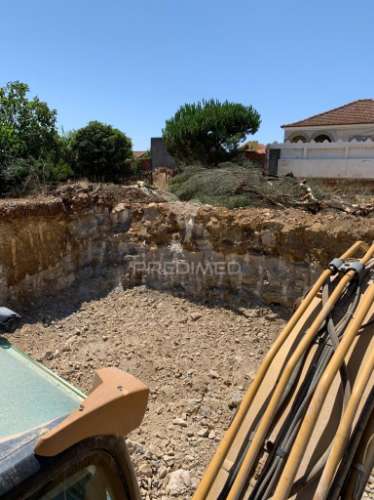 Terreno urbano com ruina rio de mouro, sintra