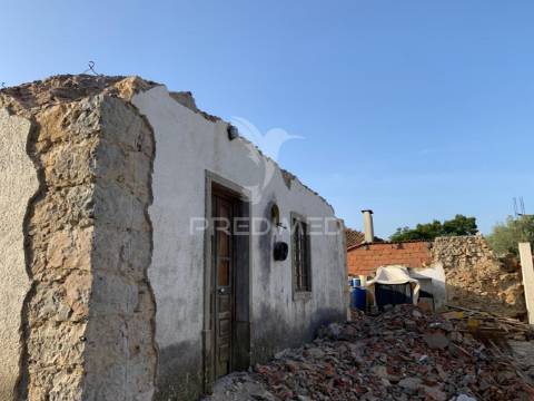 Terreno urbano com ruina rio de mouro, sintra