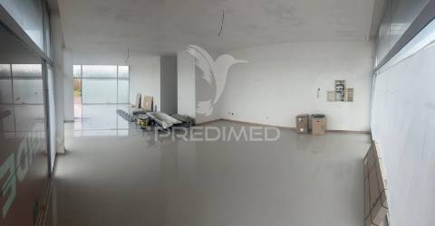 Loja com potencial para conversão em apartamento t3