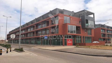Conjunto de lojas com potencial para conversão em apartamentos