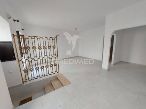 Casa 174m2 com garagem e 2 entradas centro histórico de lagos