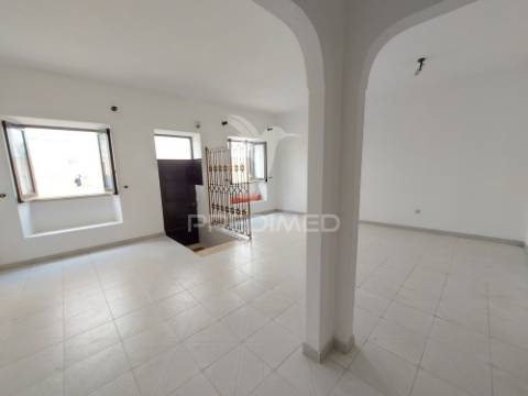 Casa 174m2 com garagem e 2 entradas centro histórico de lagos