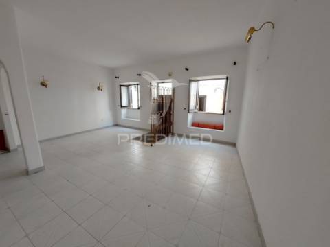 Casa 174m2 com garagem e 2 entradas centro histórico de lagos