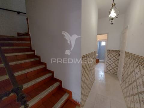 Casa 174m2 com garagem e 2 entradas centro histórico de lagos