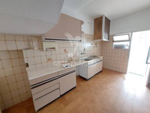 Casa 174m2 com garagem e 2 entradas centro histórico de lagos