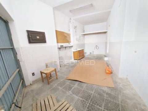 Casa 174m2 com garagem e 2 entradas centro histórico de lagos