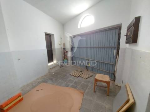 Casa 174m2 com garagem e 2 entradas centro histórico de lagos