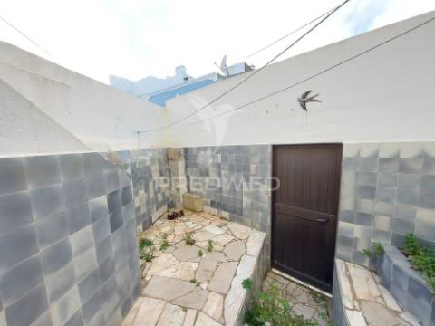 Casa 174m2 com garagem e 2 entradas centro histórico de lagos