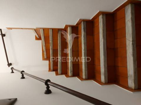 Casa 174m2 com garagem e 2 entradas centro histórico de lagos