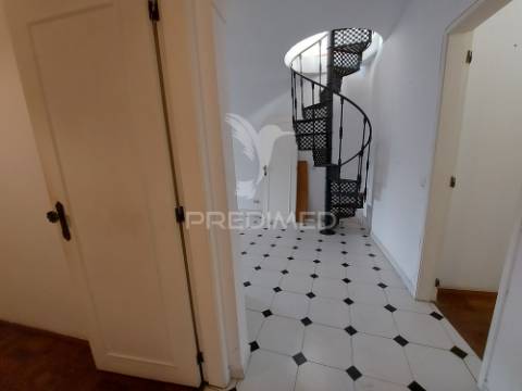 Casa 174m2 com garagem e 2 entradas centro histórico de lagos