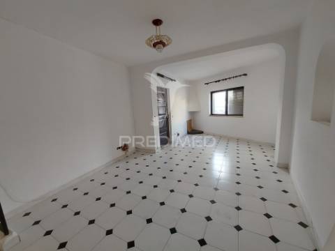 Casa 174m2 com garagem e 2 entradas centro histórico de lagos