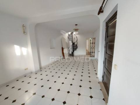 Casa 174m2 com garagem e 2 entradas centro histórico de lagos