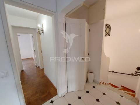 Casa 174m2 com garagem e 2 entradas centro histórico de lagos