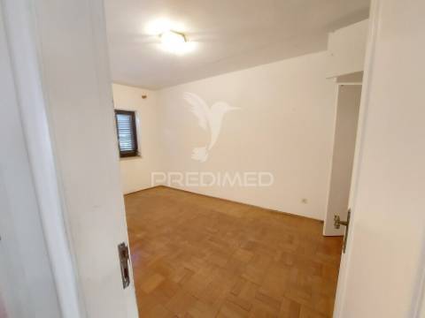 Casa 174m2 com garagem e 2 entradas centro histórico de lagos