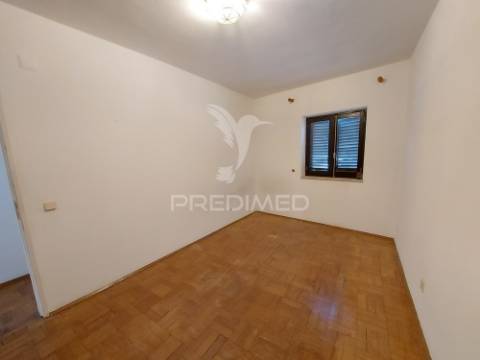 Casa 174m2 com garagem e 2 entradas centro histórico de lagos