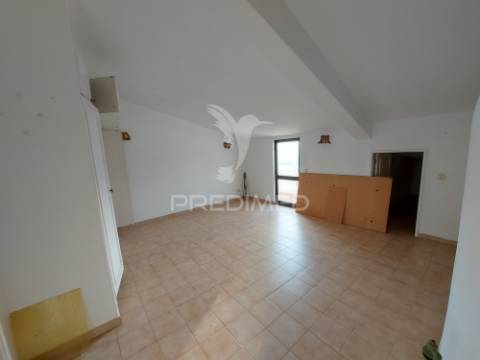 Casa 174m2 com garagem e 2 entradas centro histórico de lagos